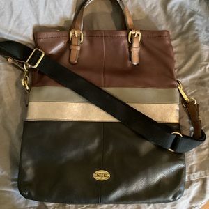 Fossil genuine leather purse —— SOLD